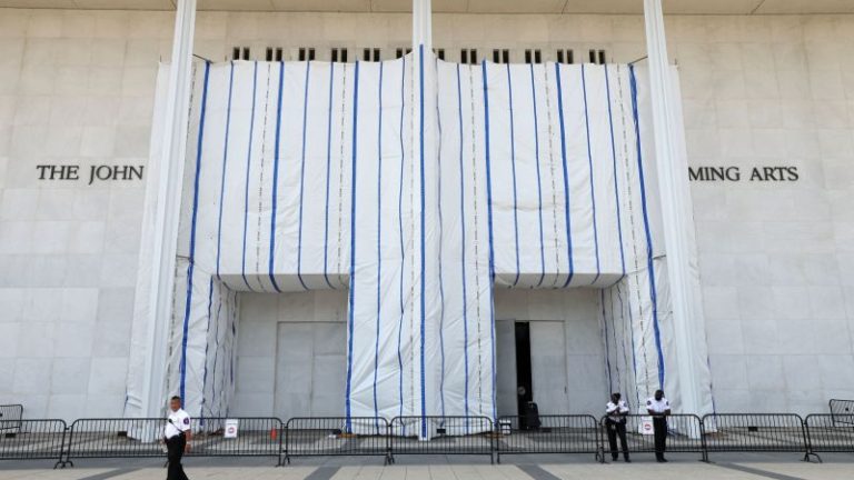 2026-08-13t190234z-1741553113-rc2vxmad4f32-rtrmadp-3-usa-trump-kennedy-center