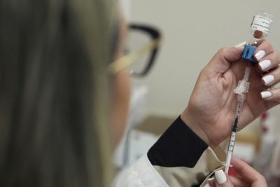 Doctors say they’re filling a void left by CDC on vaccines. Here’s what to know about flu, Covid-19 and RSV this fall